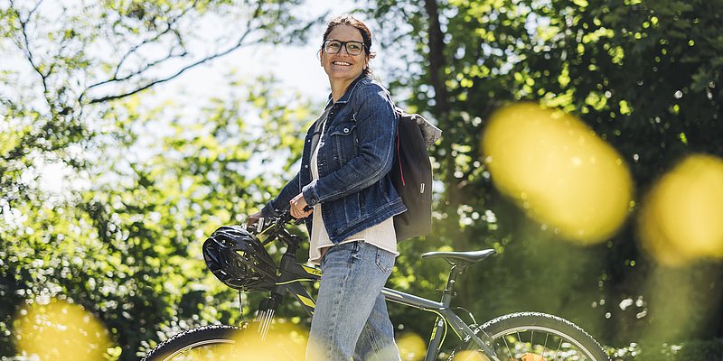 WH Mitarbeiterin im Freien